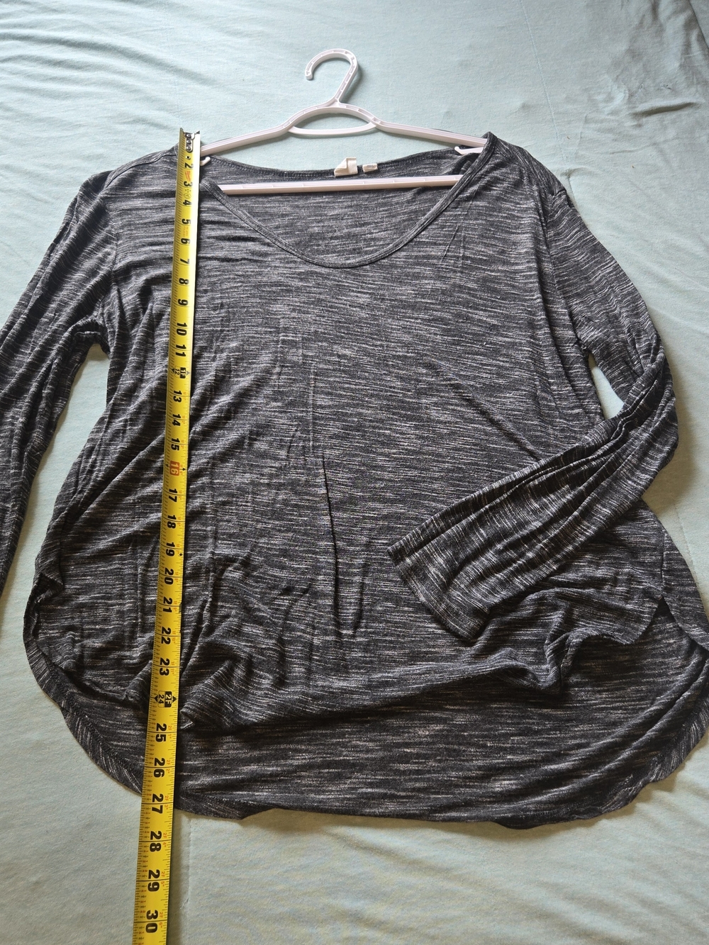GAP Women’s Dark Heather Gray Long-Sleeve Scoop Neck Top